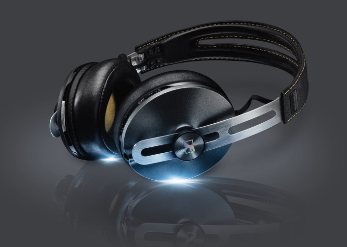 MOMENTUM_II_Wireless_Black_High_Class