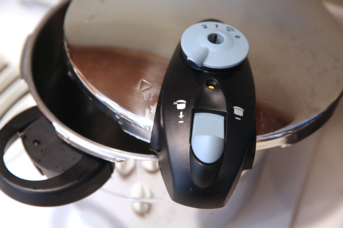 Kitchen Tech Pressure Cookers make the perfect chicken sandwich, and