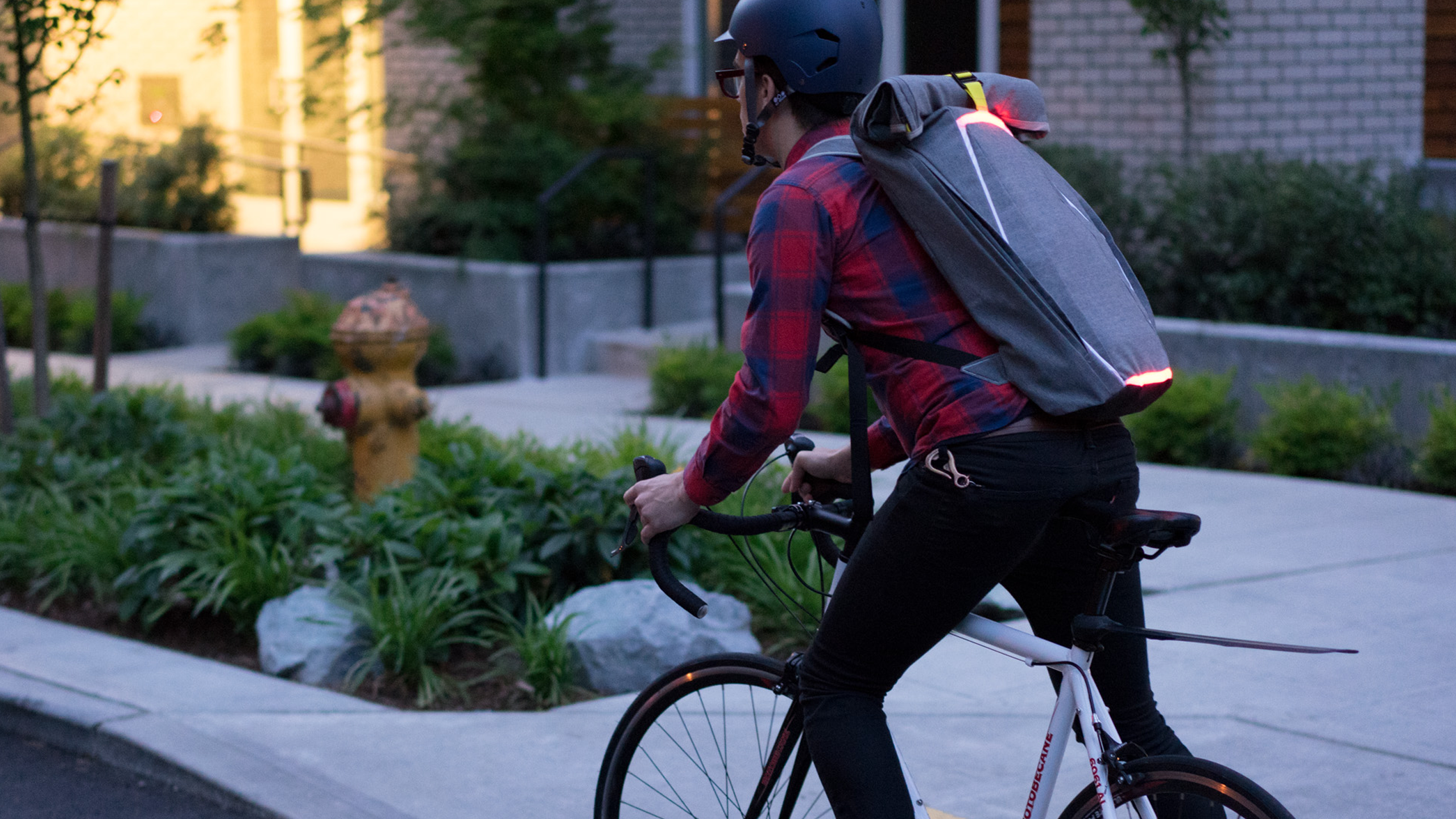 BrakePack smart backpack keeps bicyclists safe on the road