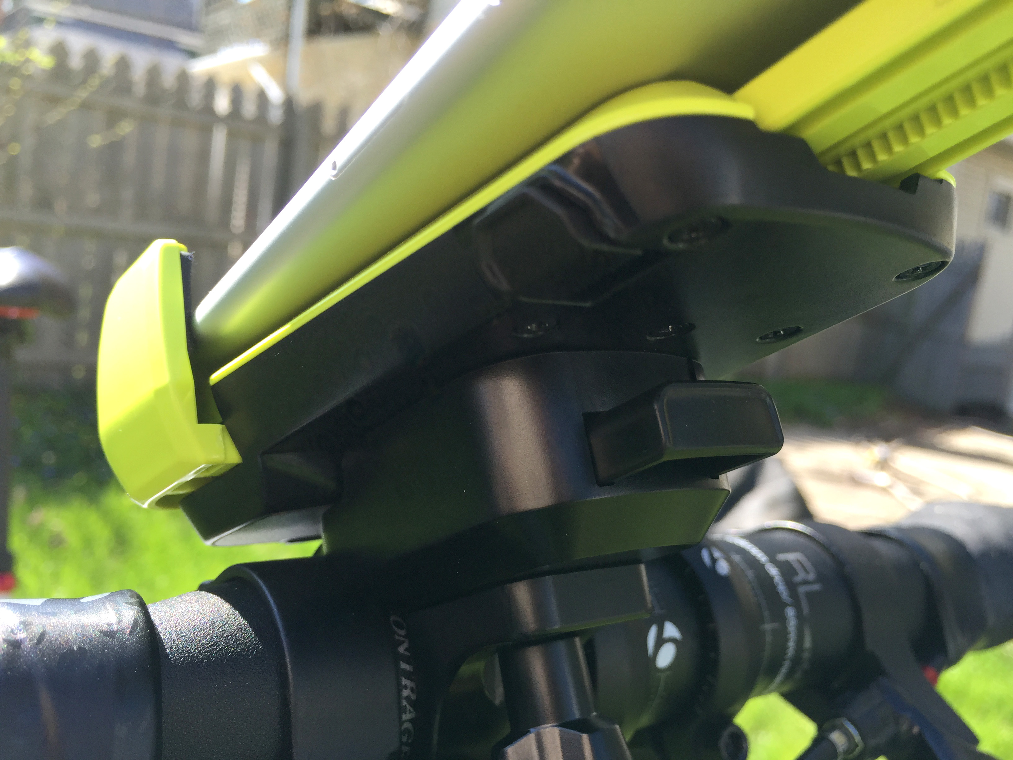 Review iOttie's Active Edge bike mount safely puts your iPhone front