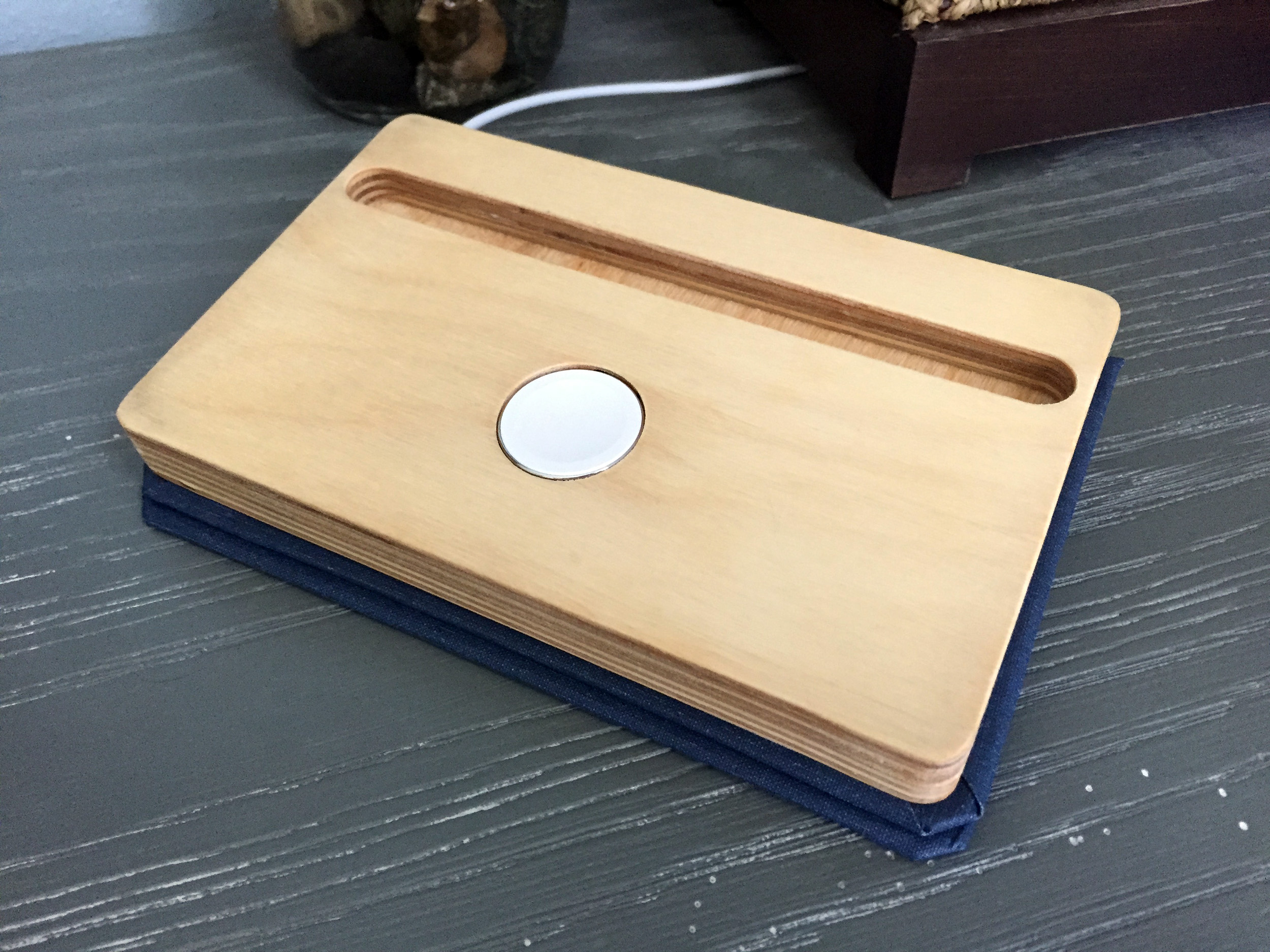 Giveaway: The DODOcase $80 Apple Watch and iPhone charging solution ...