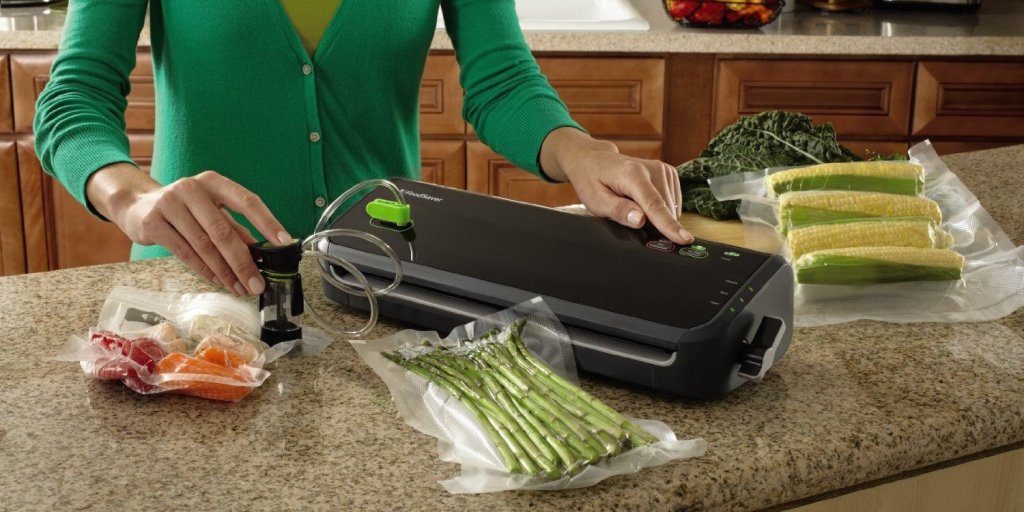 https://9to5toys.com/wp-content/uploads/sites/5/2015/12/foodsaver-vacuum-sealing-system-sale-01.jpg?w=1024