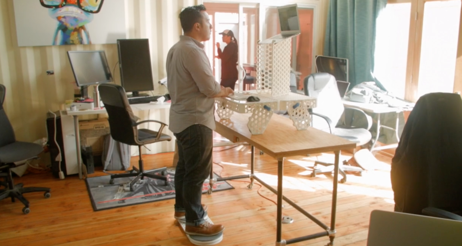 Ombee S Modular Standing Desk Turns Any Table Into A Upright