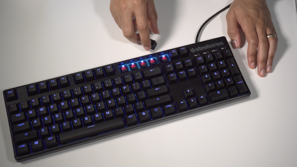 The M500 is lean mechanical gaming keyboard with MX Red switches [Video]
