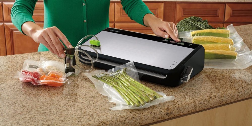 FOODSAVER COMPACT II Vacuum Food SEALER w/Bonus Pack Items In Box