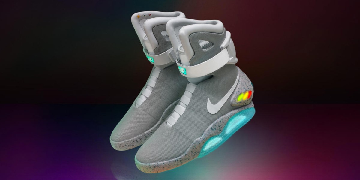 Opnieuw schieten Iedereen Vol You'll finally be able to own a pair Nike's self-lacing Air Mag shoes ...  if you're lucky