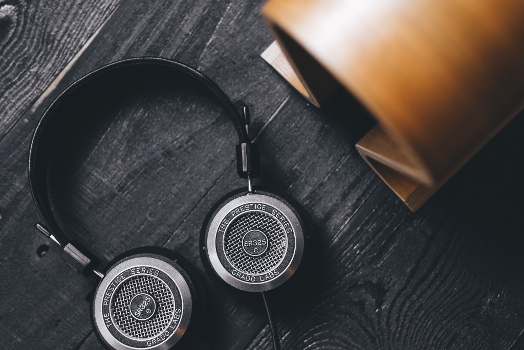 9to5Rewards: Grado's Brooklyn-made SR325e Over-Ear Headphones [Giveaway]