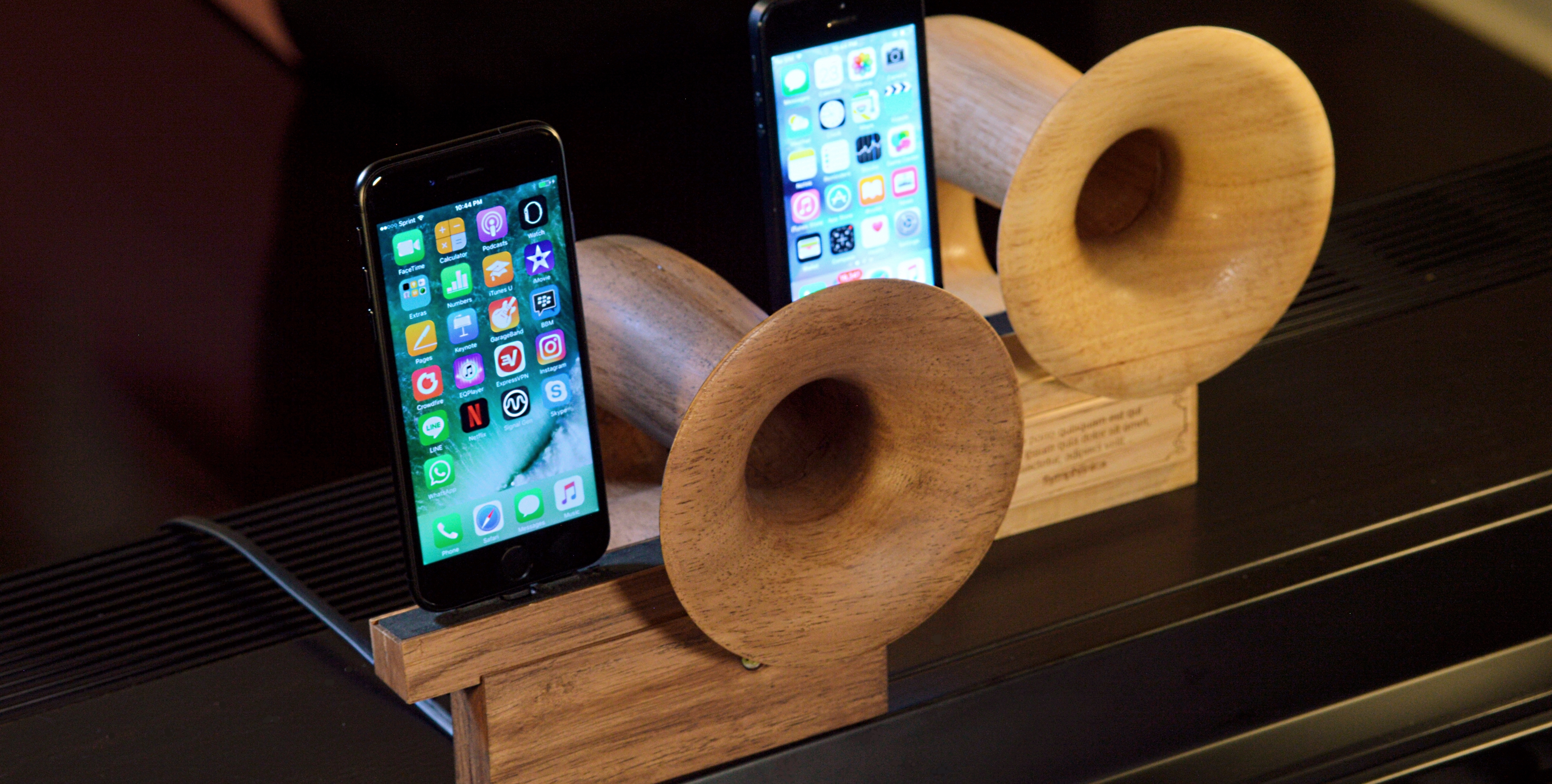 wooden gramophone speaker