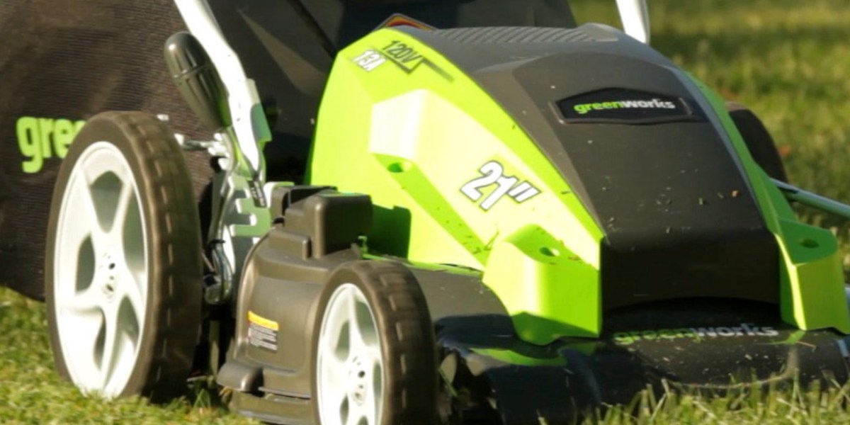 GreenWorks' best-selling 13A 21-inch Electric Lawn Mower for $108 shipped