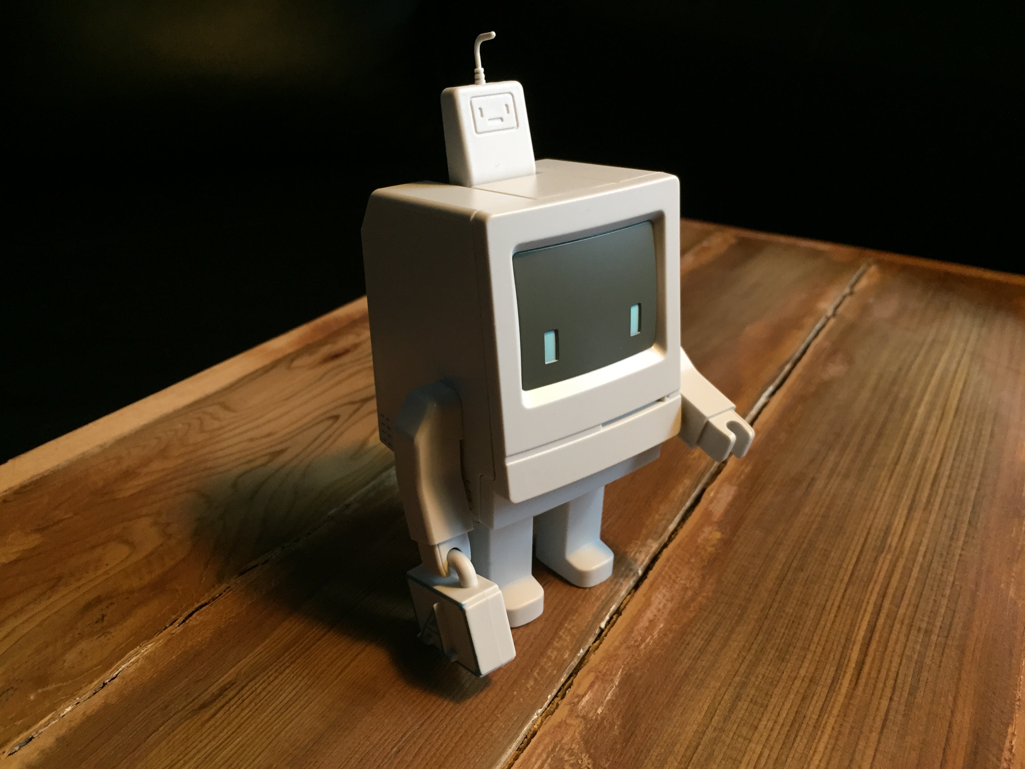 Review: Classicbot is the perfect desktop mascot for Apple fans