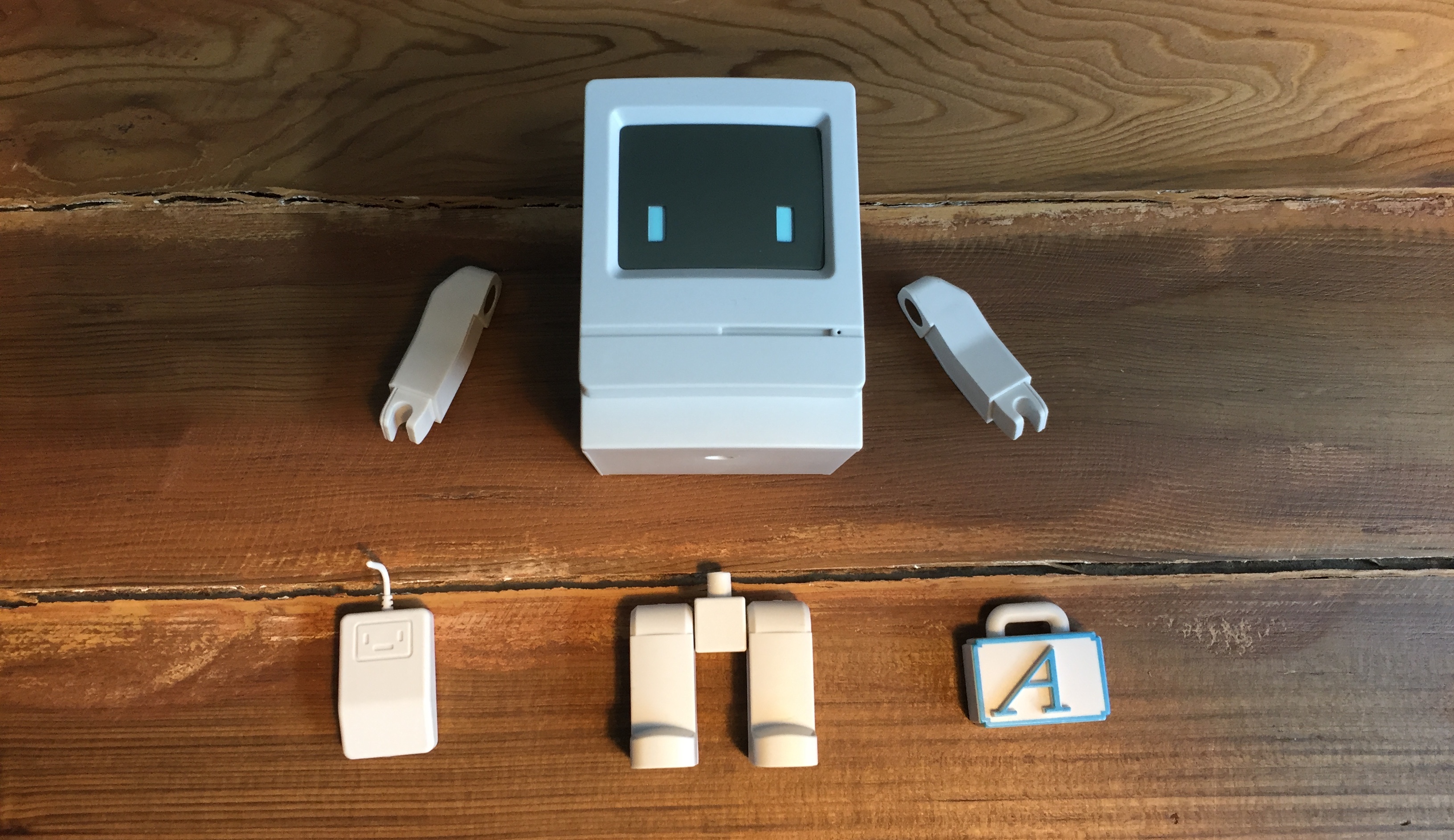 Review: Classicbot is the perfect desktop mascot for Apple fans