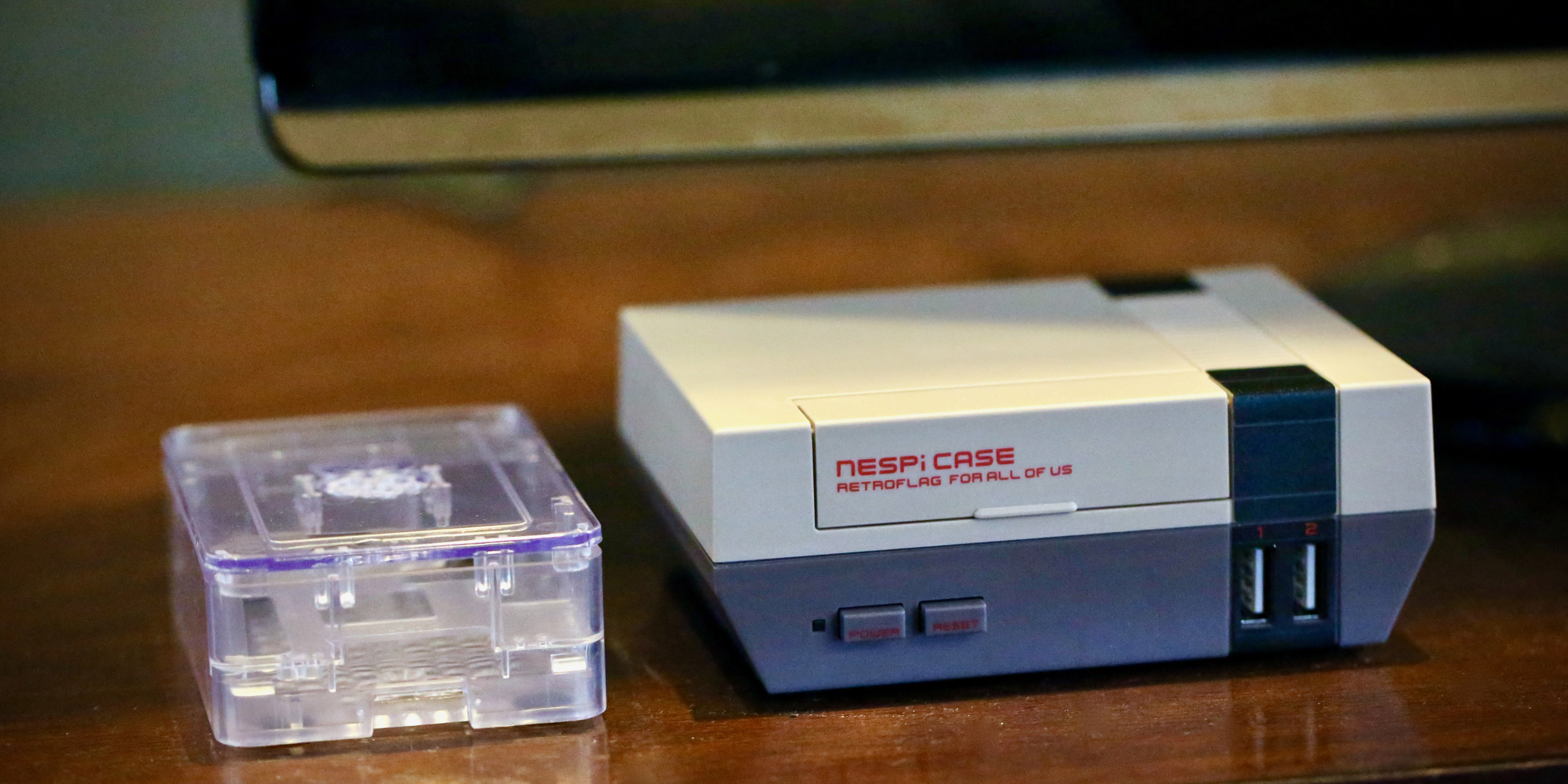 Use with Retropie or Kodi Raspberry Pi 3 case Retro gaming style NES SNES 