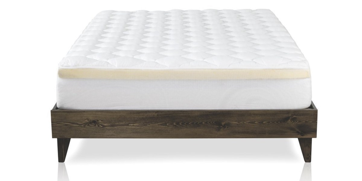mattress pad with expand a grip skirt