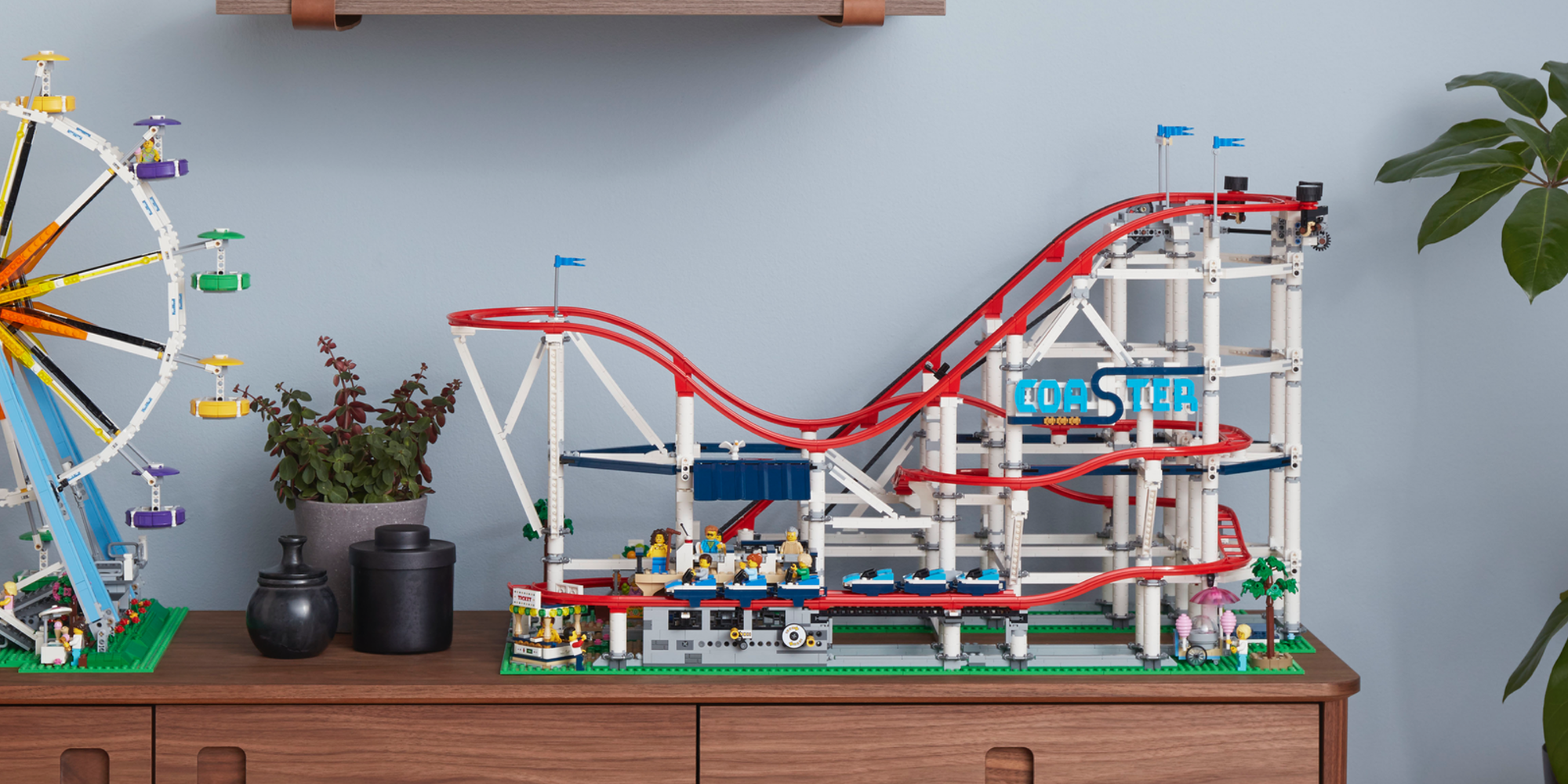 hæk Faktura tvilling LEGO opens its latest theme park attraction, the 4,100-piece Creator Expert  Roller Coaster