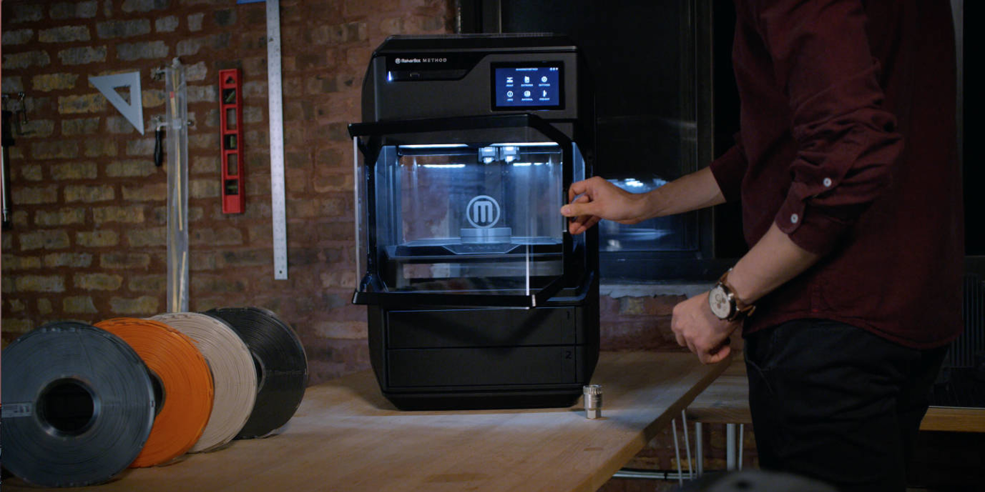 Makerbots New Method 3d Printer Pairs Industrial Precision With A Desktop Design And Premium 