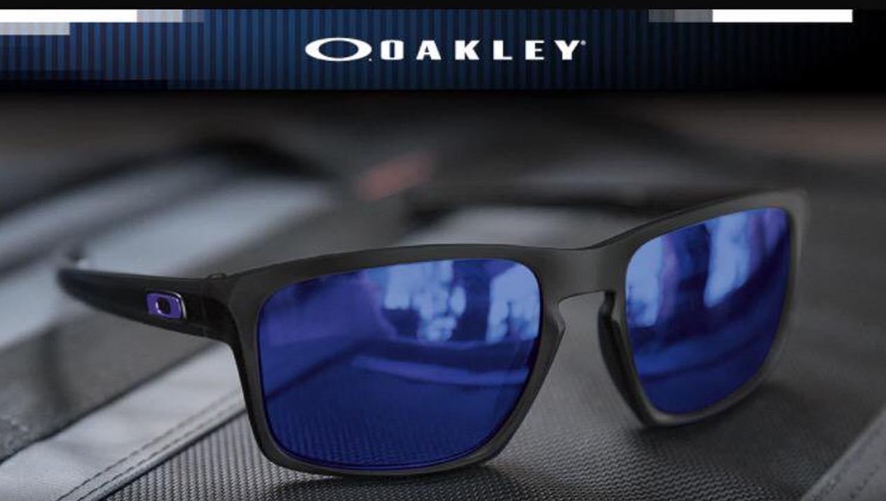 Oakley, Ray-Ban, Persol, more up to 60 
