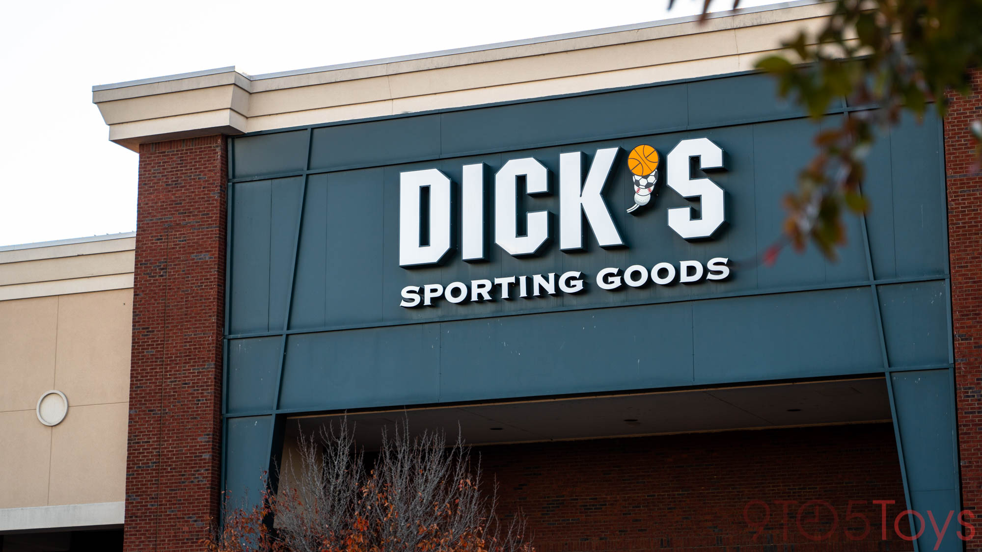 Dicks Sporting Goods Weekend Flash Sale Offers Up To 50 Off Nike Adidas More 
