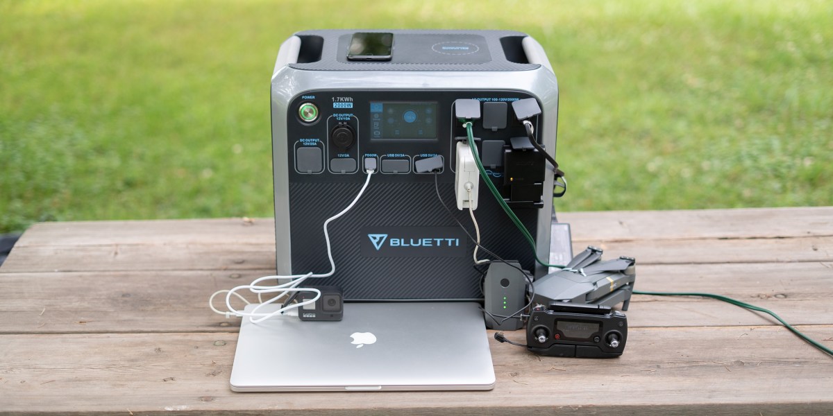 Bluetti AC200 charging multiple devices