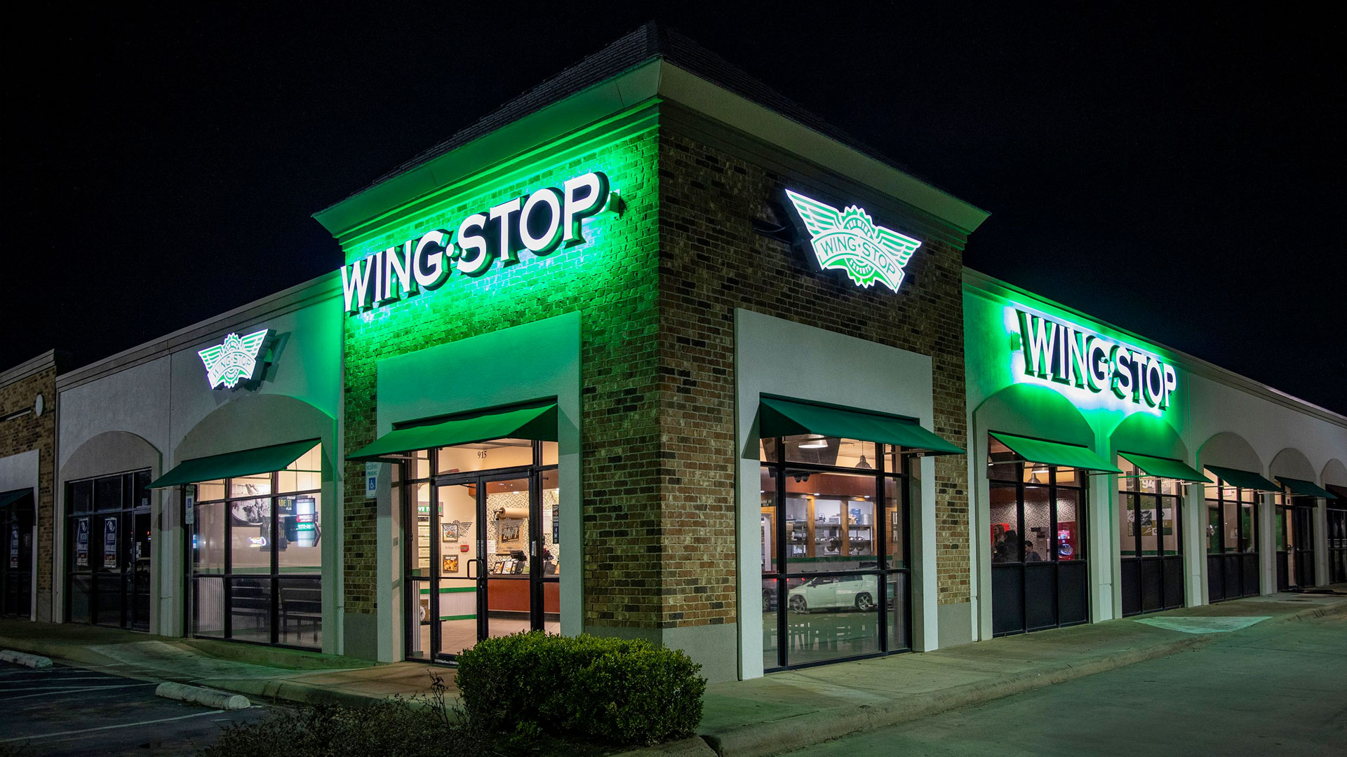 National Chicken Wing Day delivers FREE wings at Wingstop, BWW, more