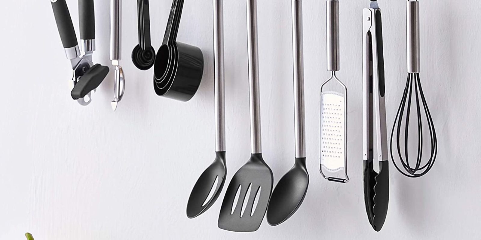 Amazon's 17-Pc. Kitchen Tool and Gadget Set simmers down to $19 (New