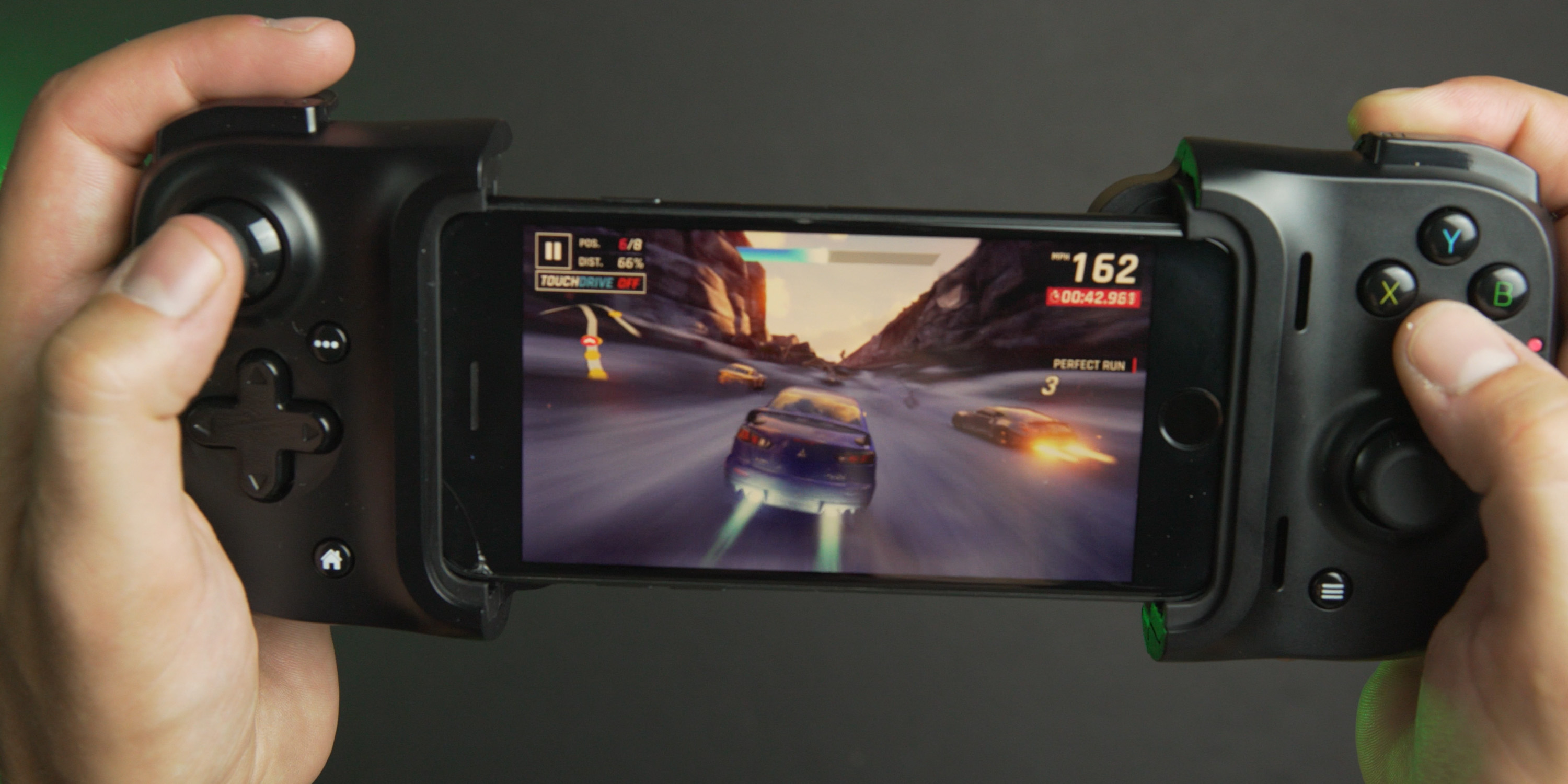 Review Razer takes iPhone gaming next level with Kishi