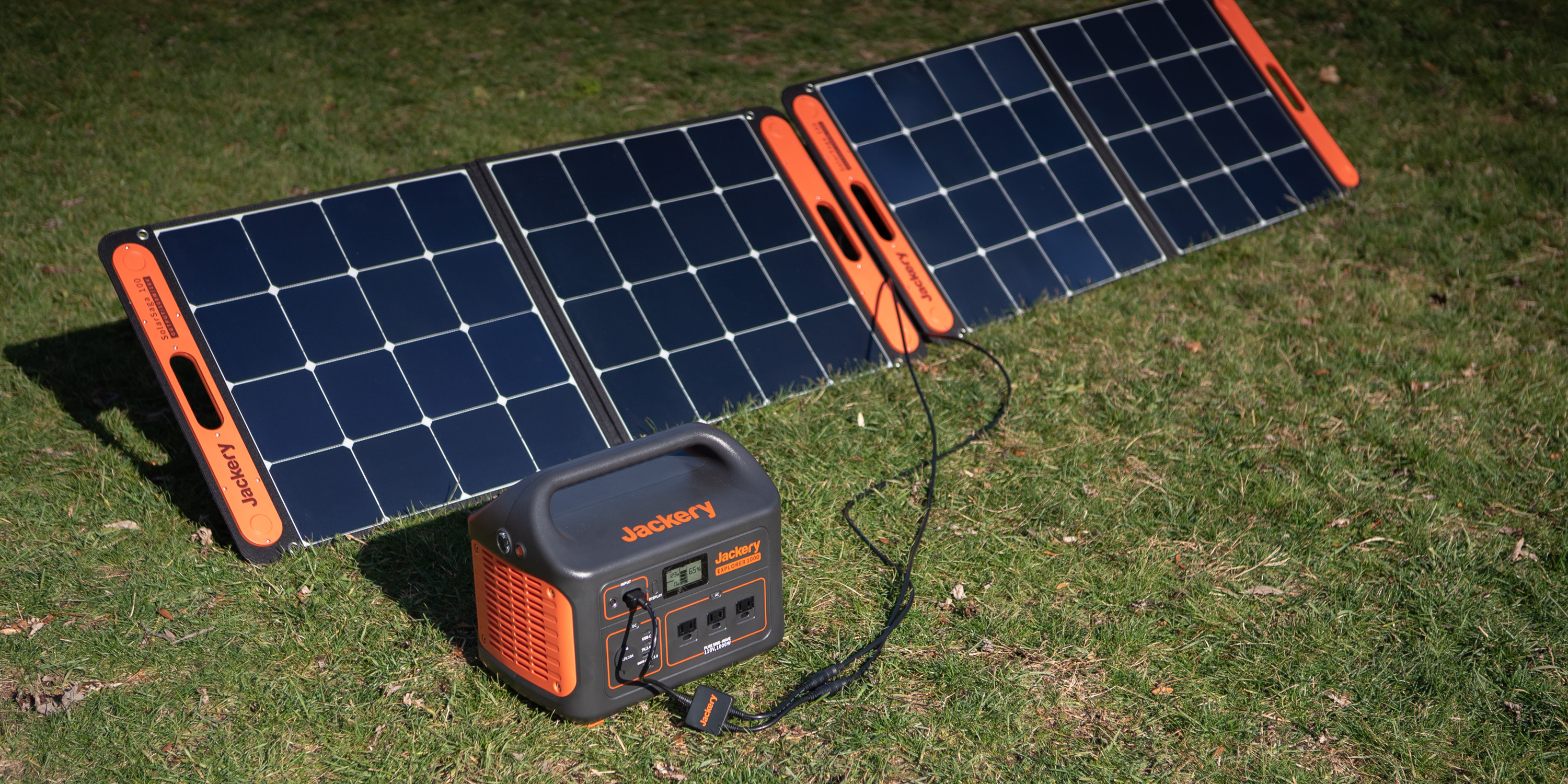 Jackery's Solar Generator 1000 Includes A 1002Wh Battery + Two Solar ...