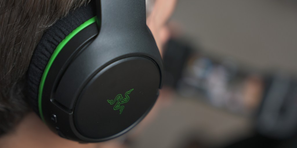 Close up on the right ear cup of the Razer Kaira Pro