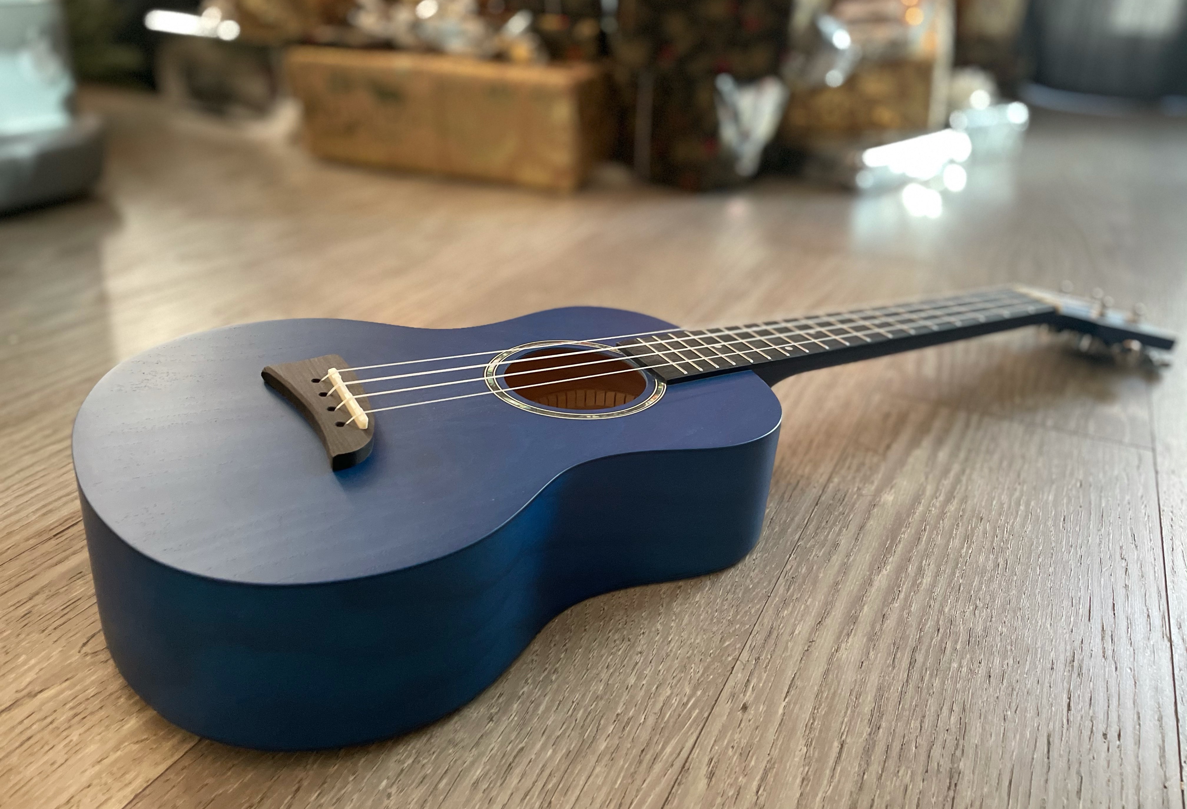Review Handson with Ukutune's ash wood tenor ukulele 9to5Toys