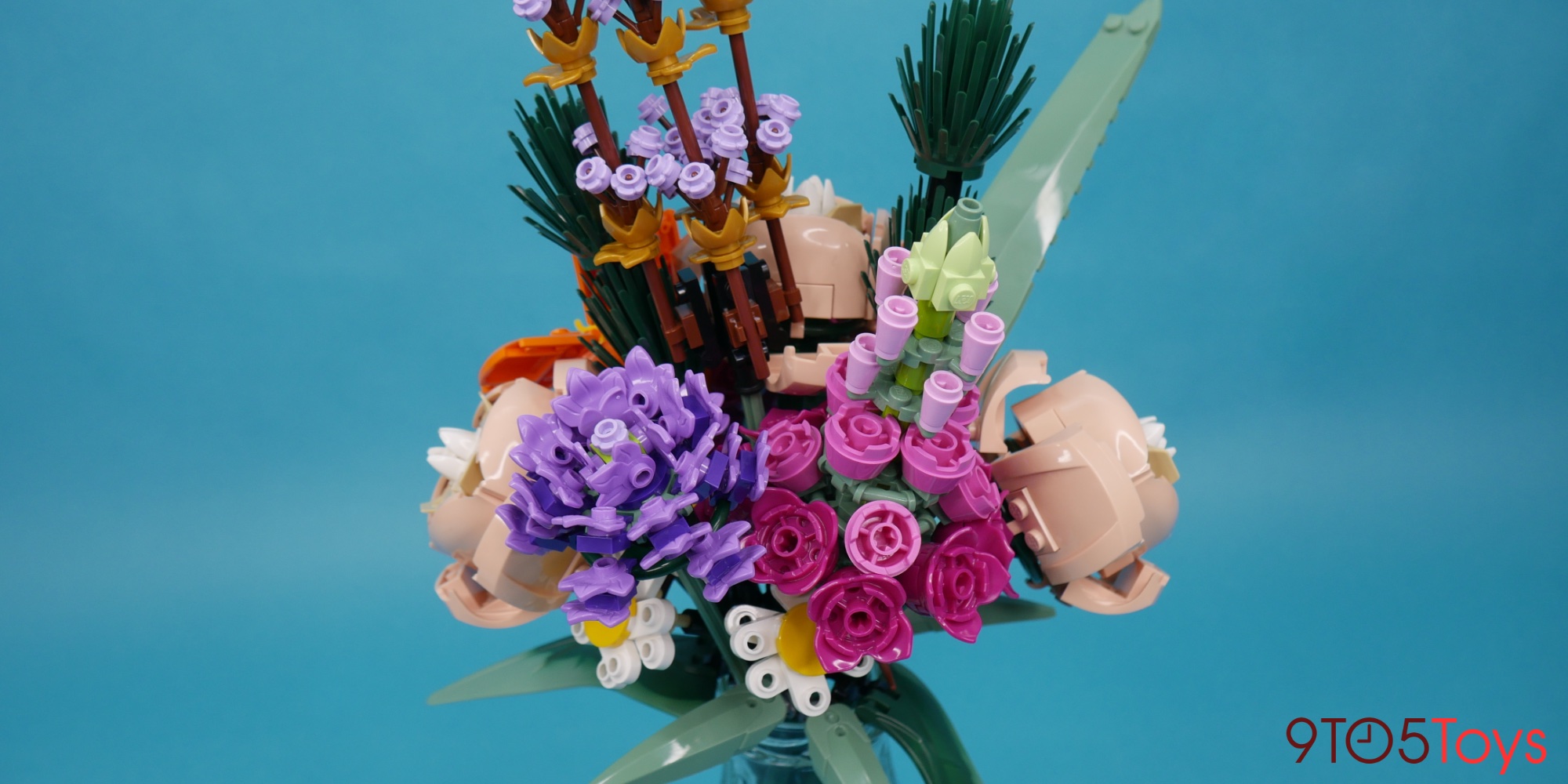 These Lego flowers make a perfect Valentine's Day bouquet (seriously, it'll  last forever)