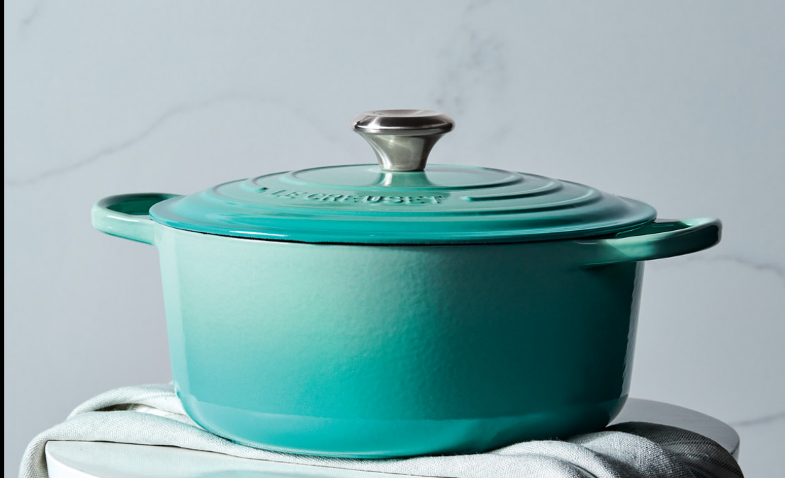 Le Creuset's Festive Noël Collection is 20% Off Right Now