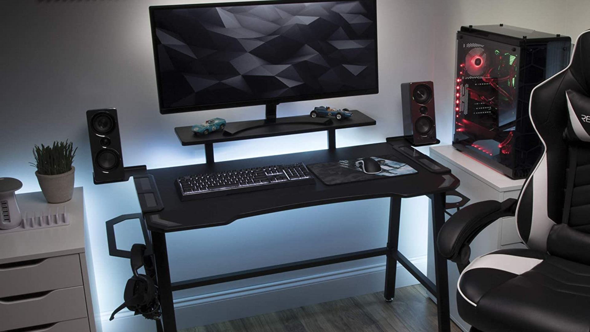 RESPAWN's 1010 gaming desk upgrades your PC setup of features at $168 (Reg. $220)