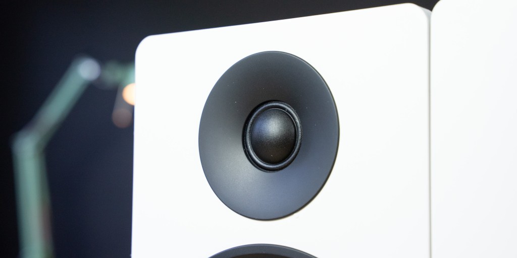 a 1-inch tweeter keeps the highs crisp and clear