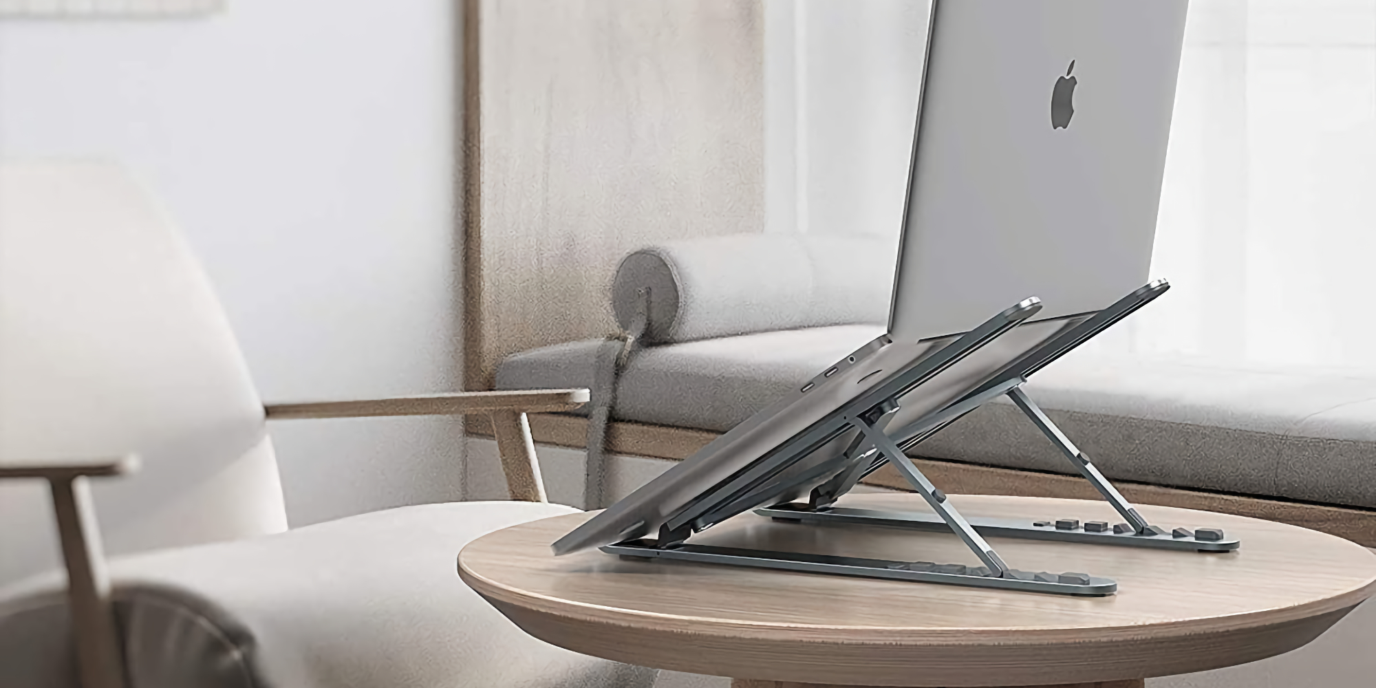 A collapsable design and low price headline this aluminum laptop stand