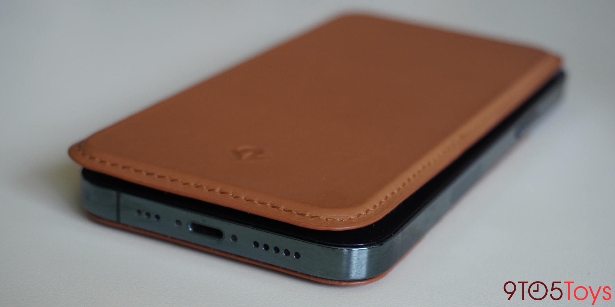 Tested: Twelve South’s MagSafe SurfacePad delivers an ultra-thin iPhone 12 wallet case