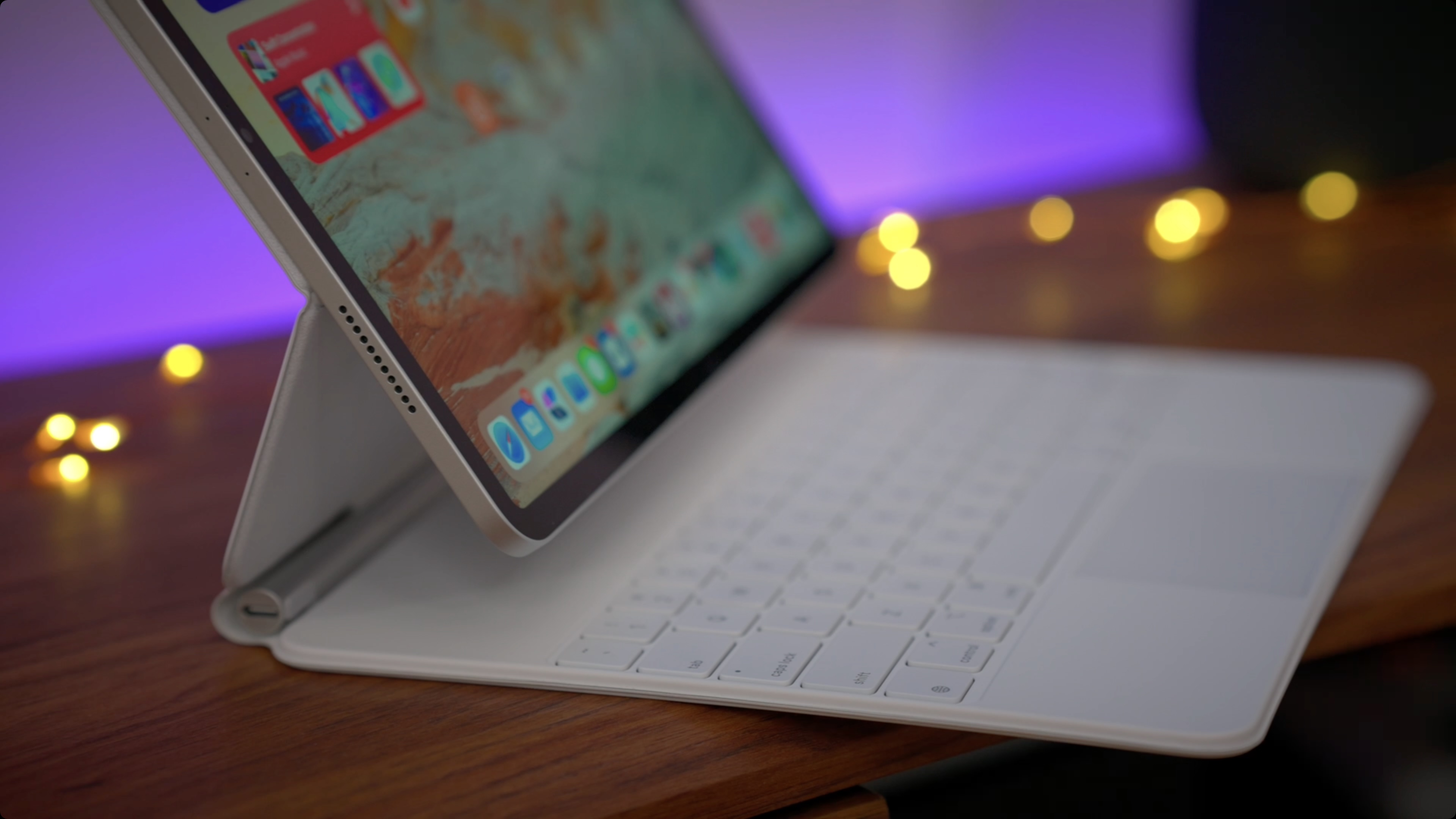 【極美品】Apple iPad Magic Keyboard ホワイト以下説明