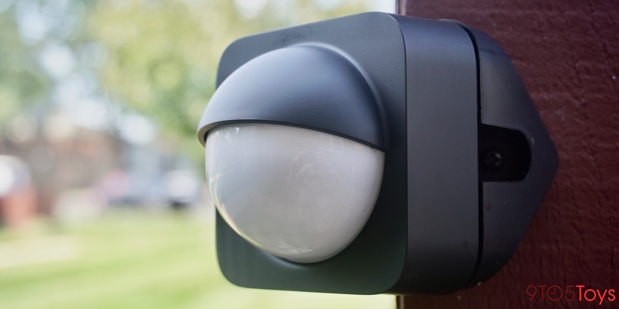 Philips Hue Outdoor Motion Sensor automates your HomeKit setup at 35