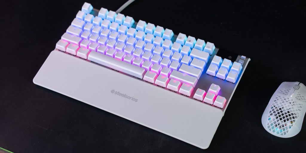 Hands-on: SteelSeries limited Ghost Apex 7 TKL and Aerox 3 Wireless