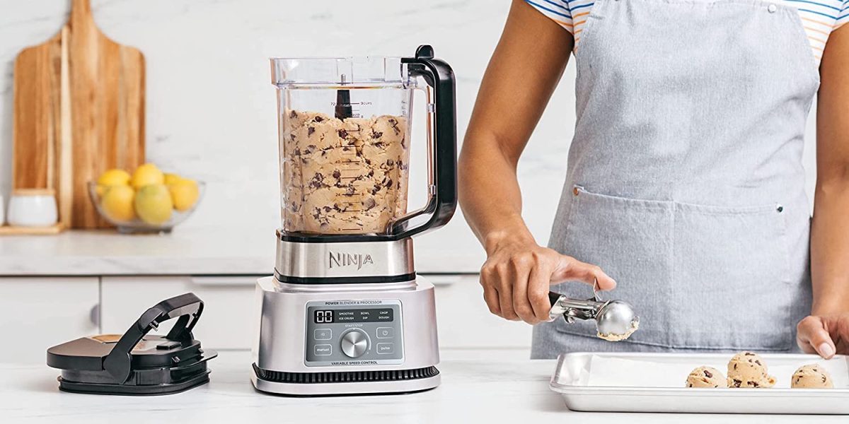 Ninja's Foodi 3-in-1 blender/food processor mixes dough and