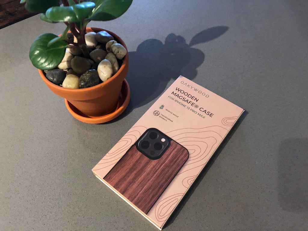 Oakywood iPhone 13 Wood MagSafe case