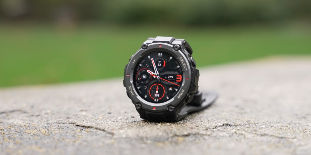 The Amazfit T-Rex Pro features a ruggest design with a touch screen and four large tactile buttons around the perimeter. 