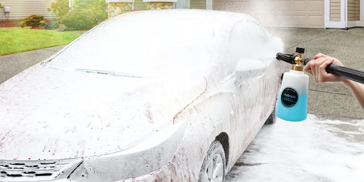 AstroAI's 1.5L foam cannon makes cleaning your car a simple and fun