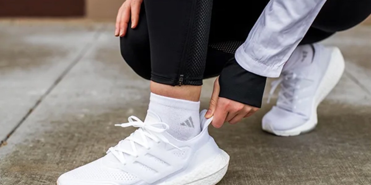 Rodeado Productos lácteos encanto adidas New Year Sale takes up to 40% off running shoes, sneakers, apparel,  more from $10