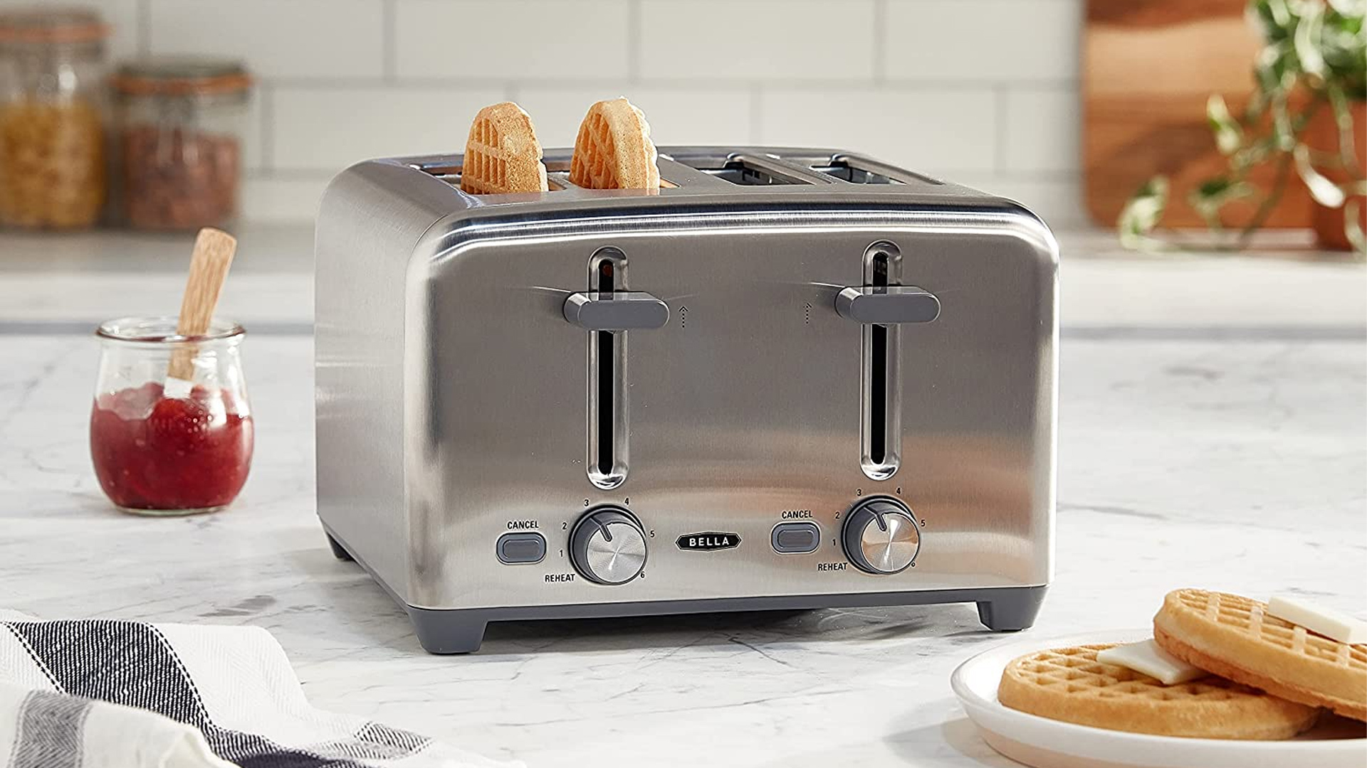 BELLA's 4-slice toaster falls to  low at 30% off, now $24.50 Prime  shipped