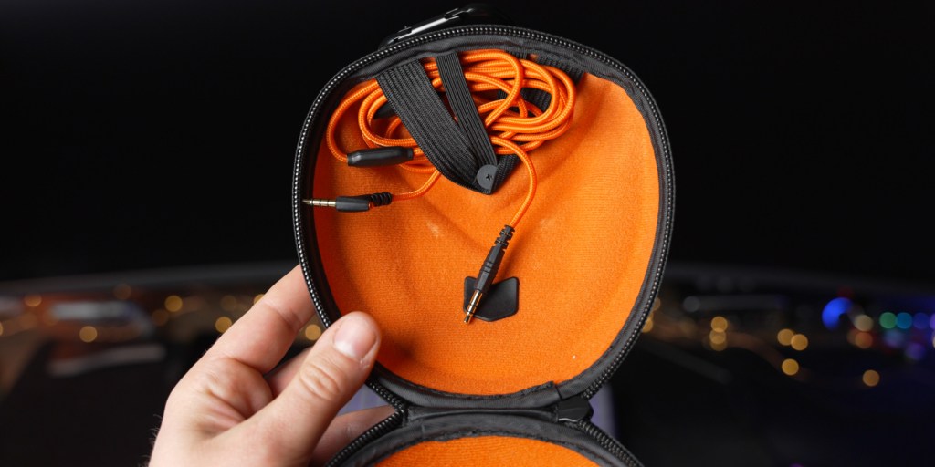 A hardshell carrying case and cable are included with the V-Moda Rolling Stones headphones. 