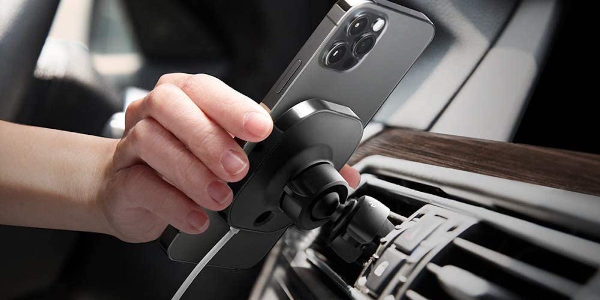 Spigen Mag Fit car mount iPhone 12/13 holder and USBC charger hit