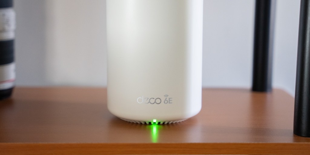The LED light on the Deco XE75 gives an easy look at the status of a Wi-Fi network.