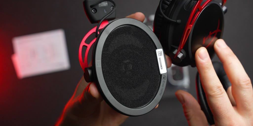 50mm dual-chamber drivers deliver 15Hz-21kHz on the HyperX Cloud Alpha Wireless.