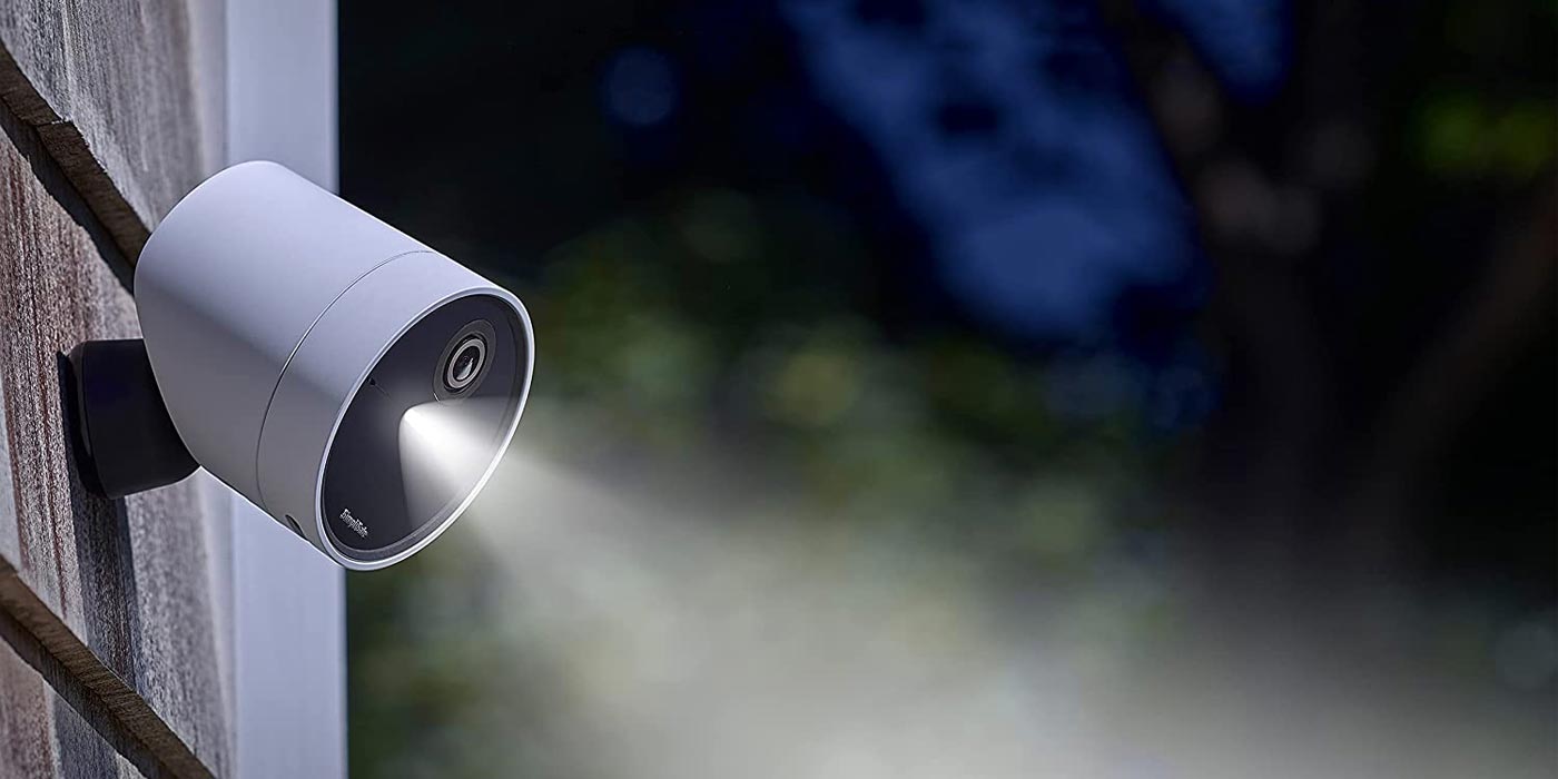 SimpliSafe's 7piece wireless security system with two outdoor cameras