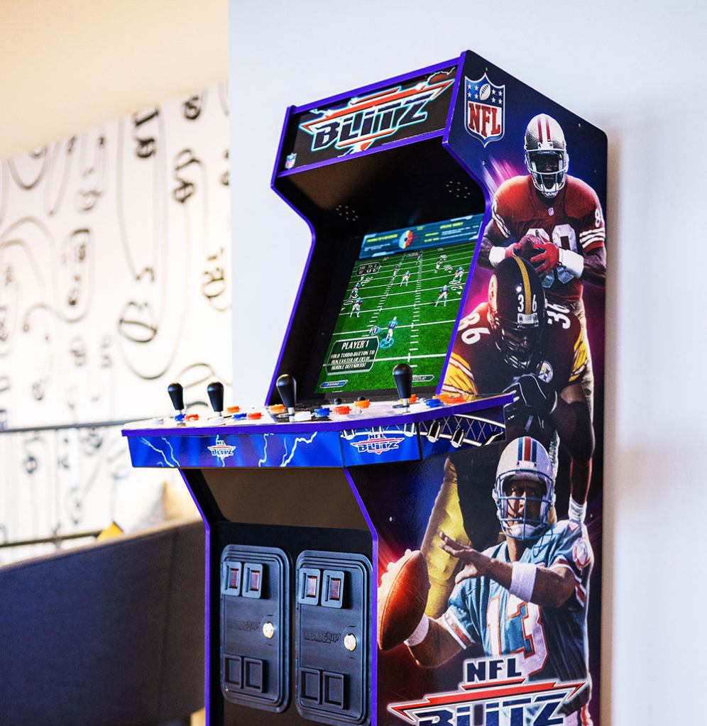 NFL BLITZ arcade machine