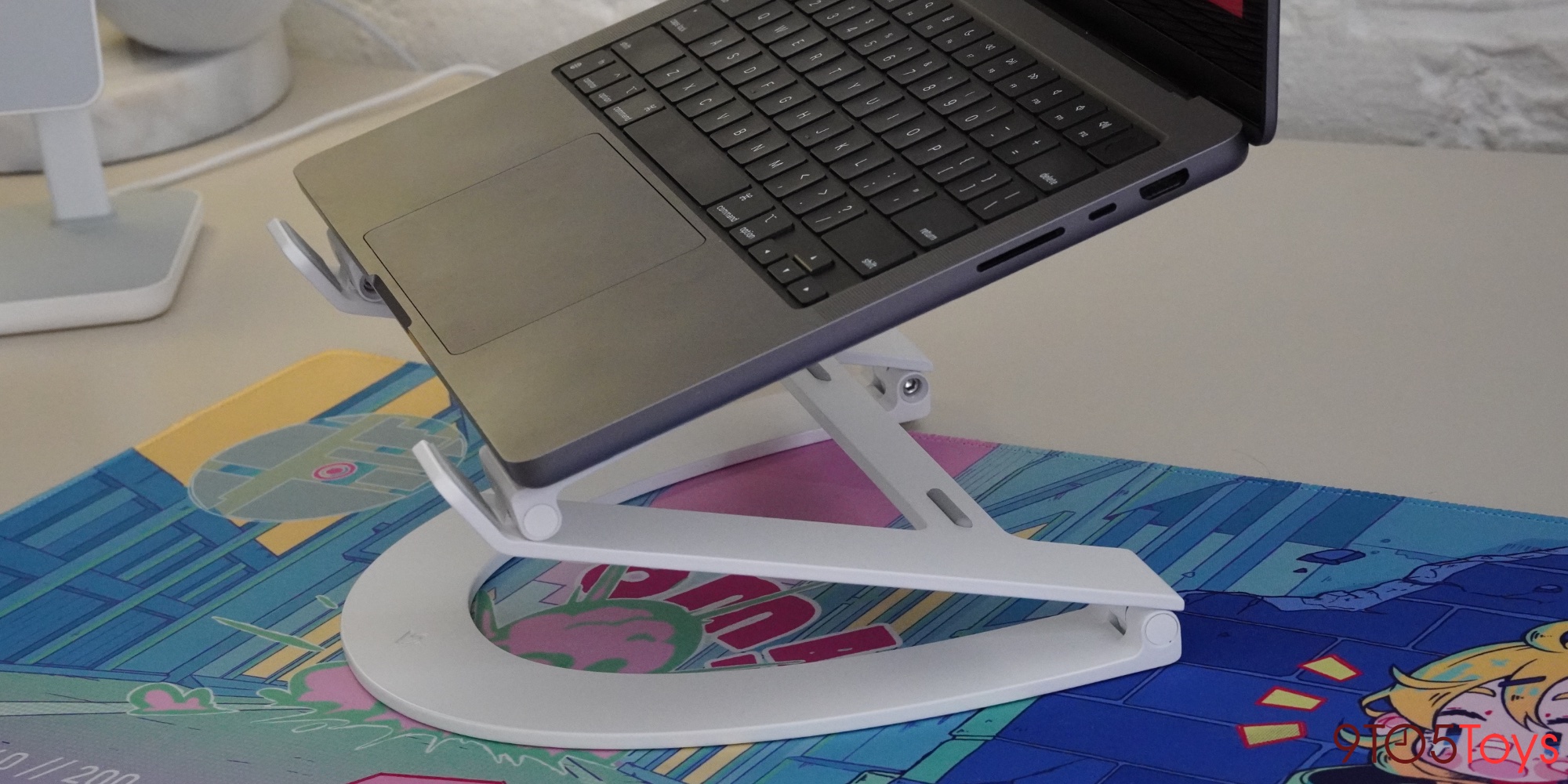 Twelve South Curve Flex delivers a versatile MacBook companion